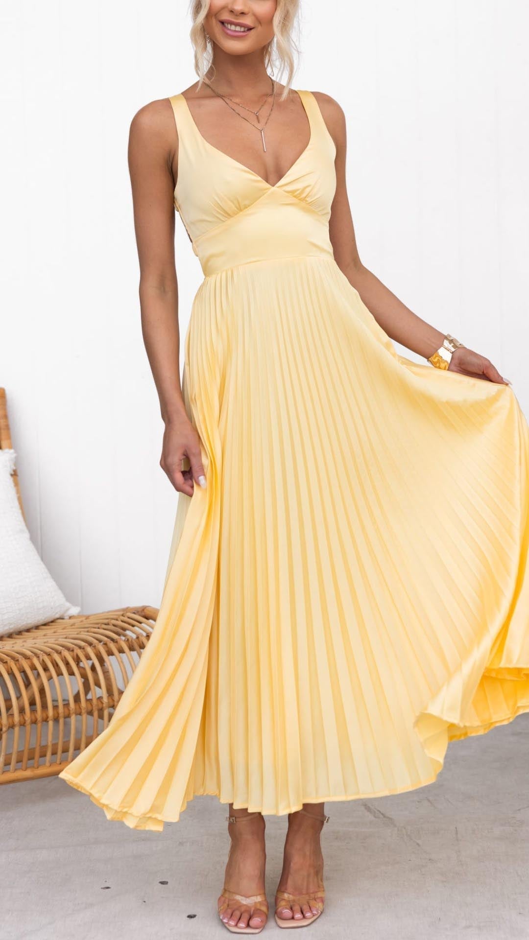Aya - Robe longue plissée jaune à col en V